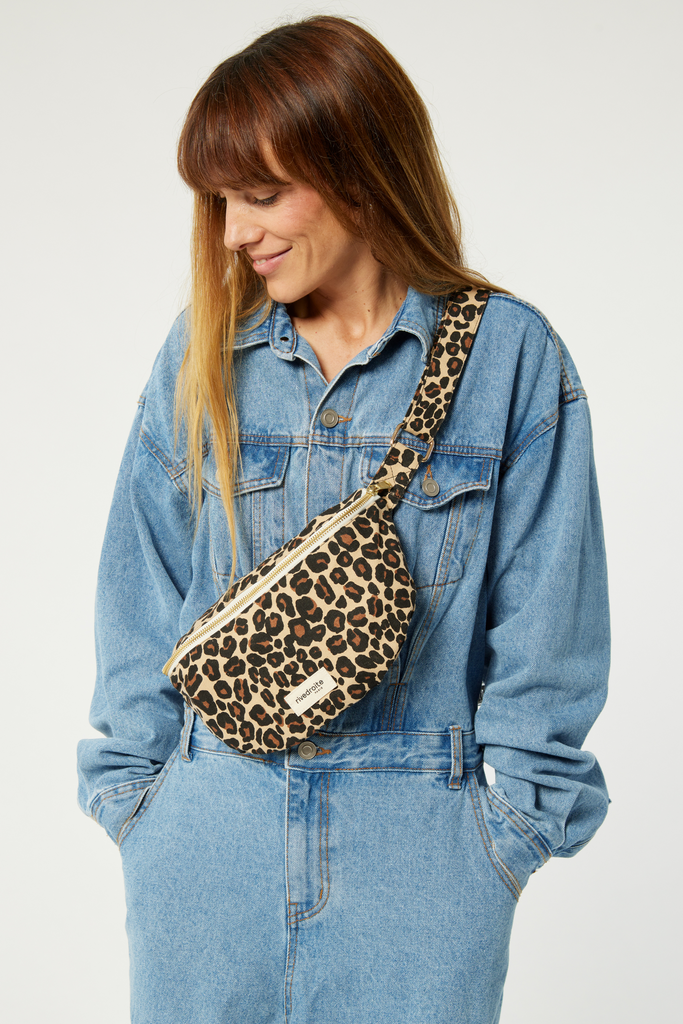 【MATIN KIM】BERLIN PRINT CHAIN CANOE BAG 6_998888f6-f655-49a4-8791-
